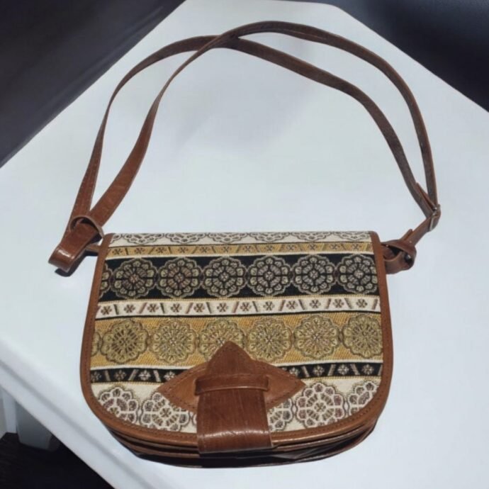 ⁦Sac en Cuir Véritable au Design Traditionnel⁩ - الصورة ⁦3⁩