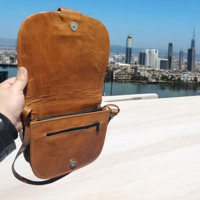 ⁦Sac en Cuir Véritable au Design Traditionnel⁩ - الصورة ⁦2⁩