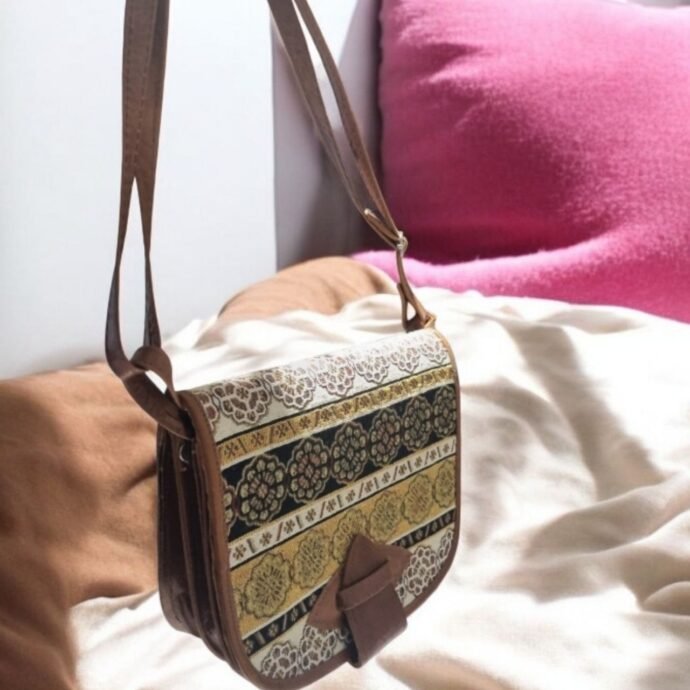 ⁦Sac en Cuir Véritable au Design Traditionnel⁩ - الصورة ⁦4⁩